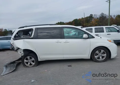 2011 Toyota Sienna Le V6 z USA, uszkodzony, nr VIN 5TDKK3DC2BS128362